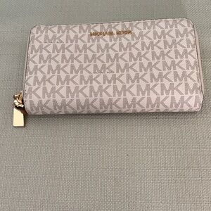 Michael Kors MK Signature Zip-Around Wallet in Light Beige with Gold Hardware